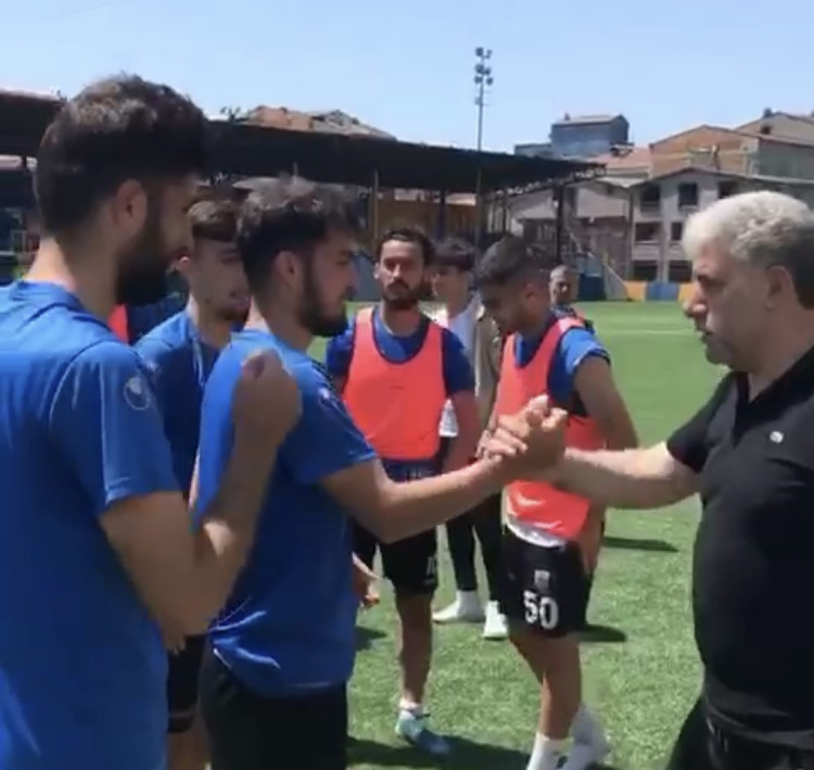 Alibeyköyspor'da başkan personel ve futbolculara para dağıttı! Helal olsun Alibeyköyspor'a - Resim : 2