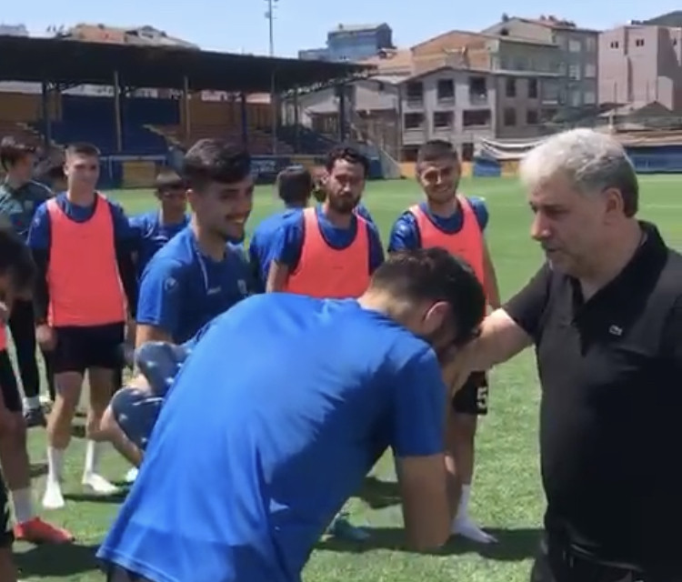 Alibeyköyspor'da başkan personel ve futbolculara para dağıttı! Helal olsun Alibeyköyspor'a - Resim : 3