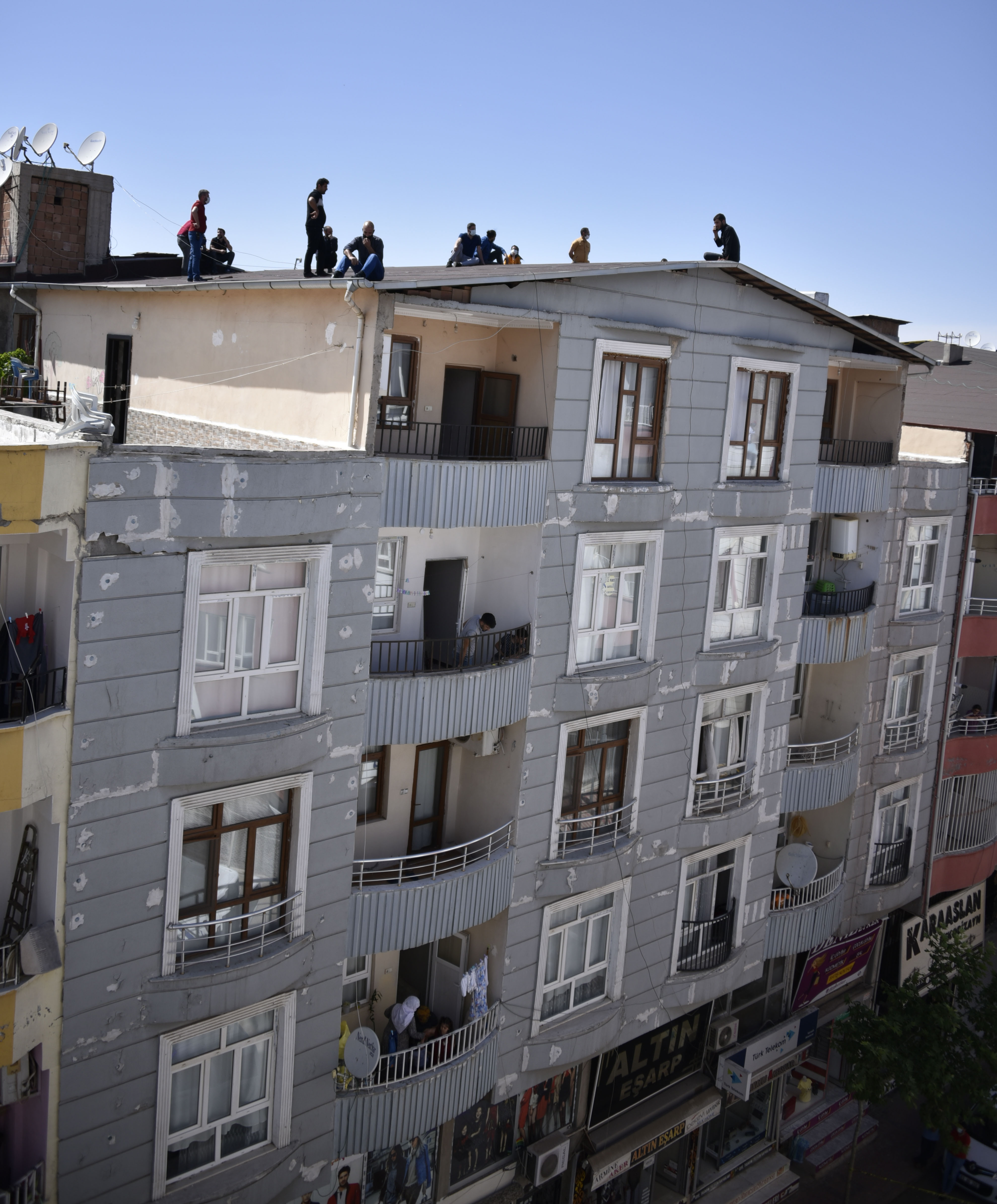 Acemi intiharcıyı polis yakaladı - Resim : 8