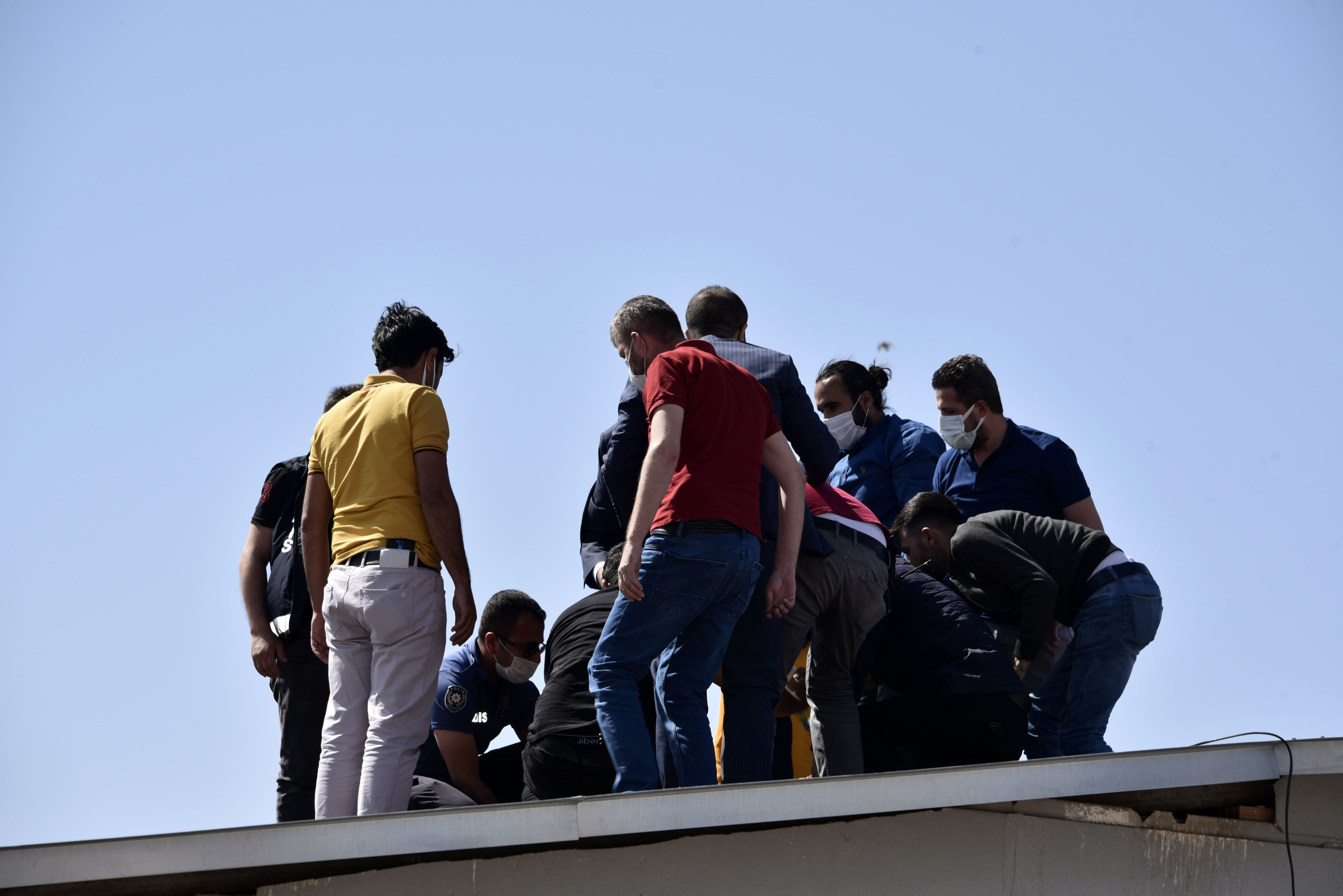 Acemi intiharcıyı polis yakaladı - Resim : 3