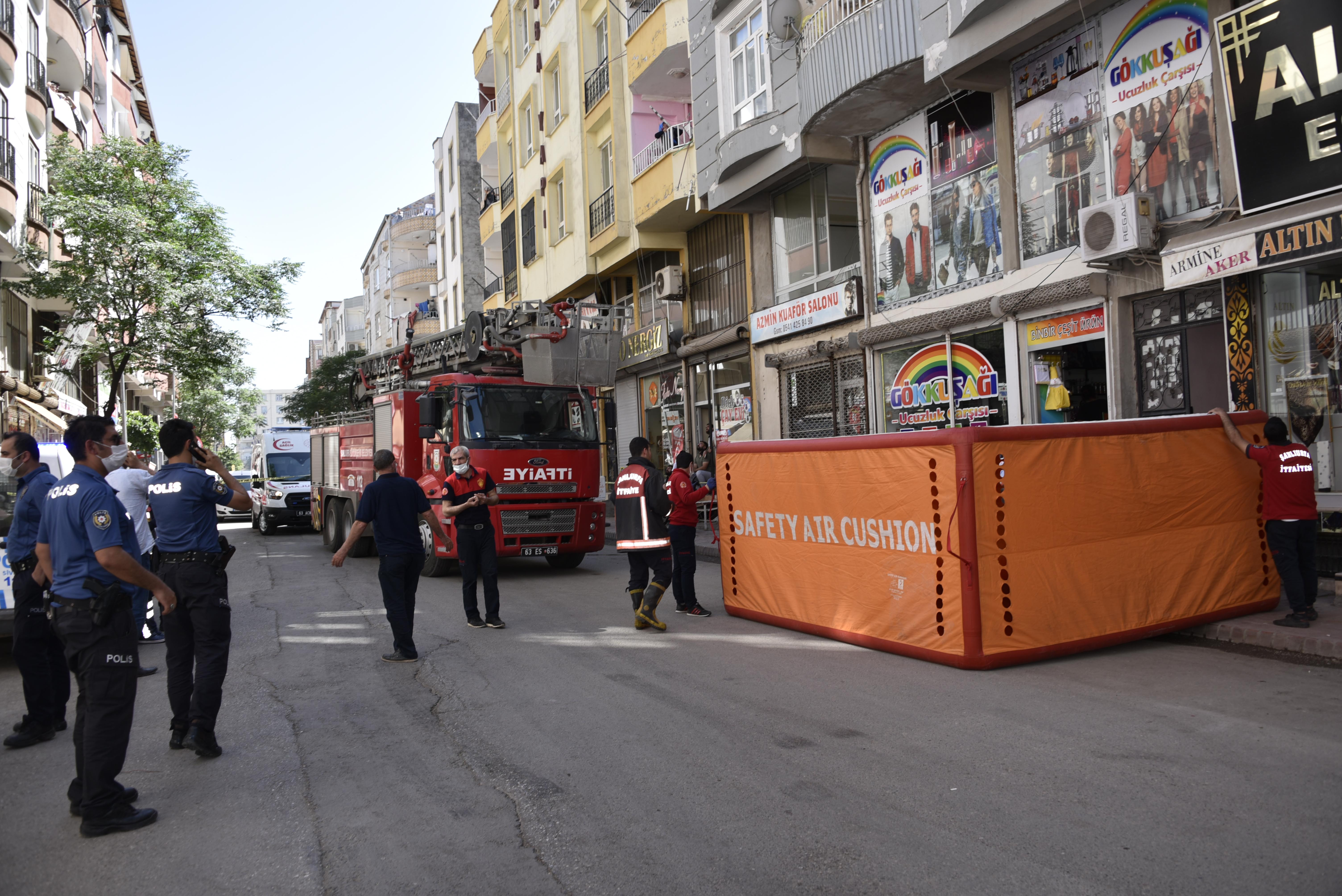 Acemi intiharcıyı polis yakaladı - Resim : 1