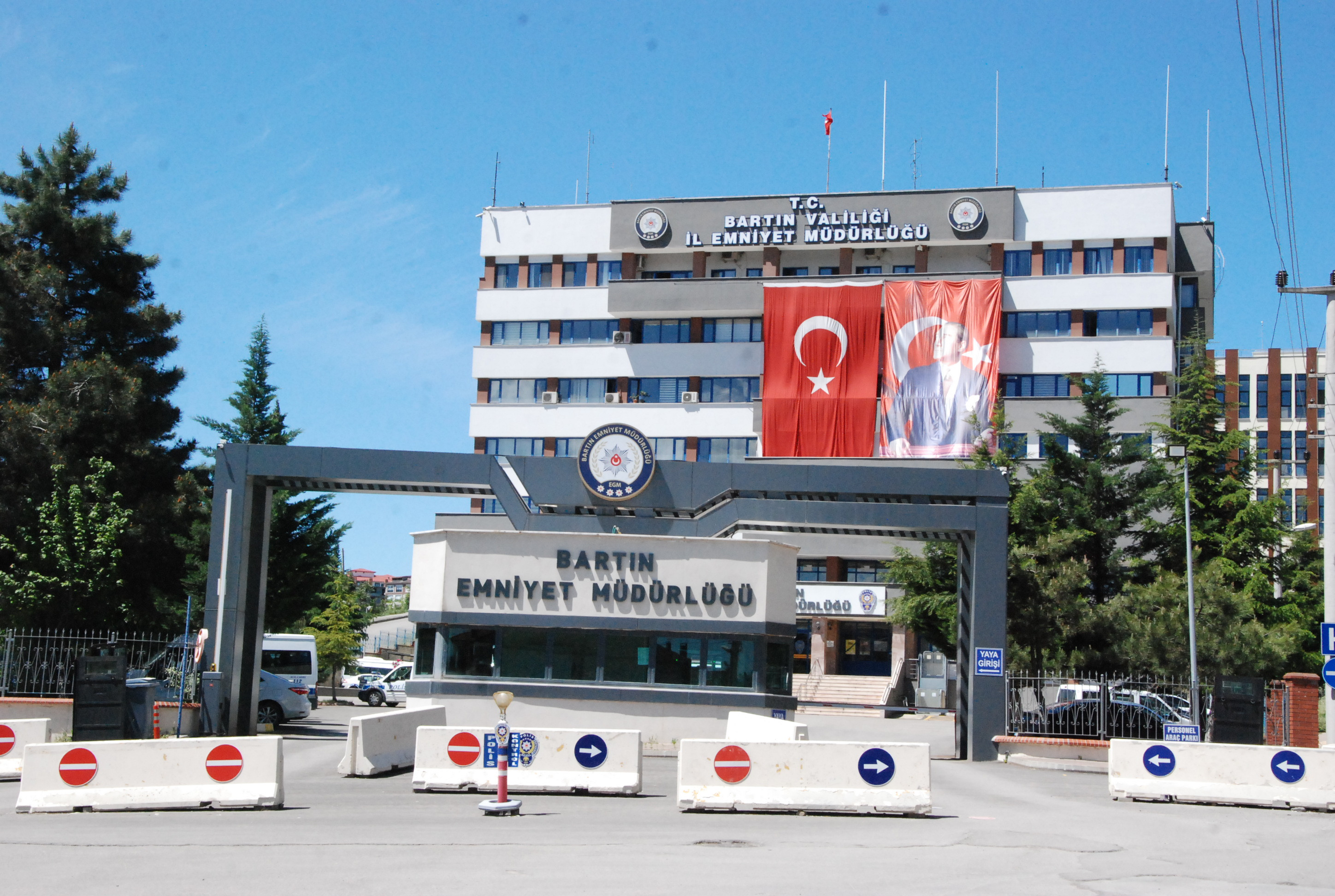 Değer miydi be komiserim. Görevi başında canına kıydı - Resim : 3