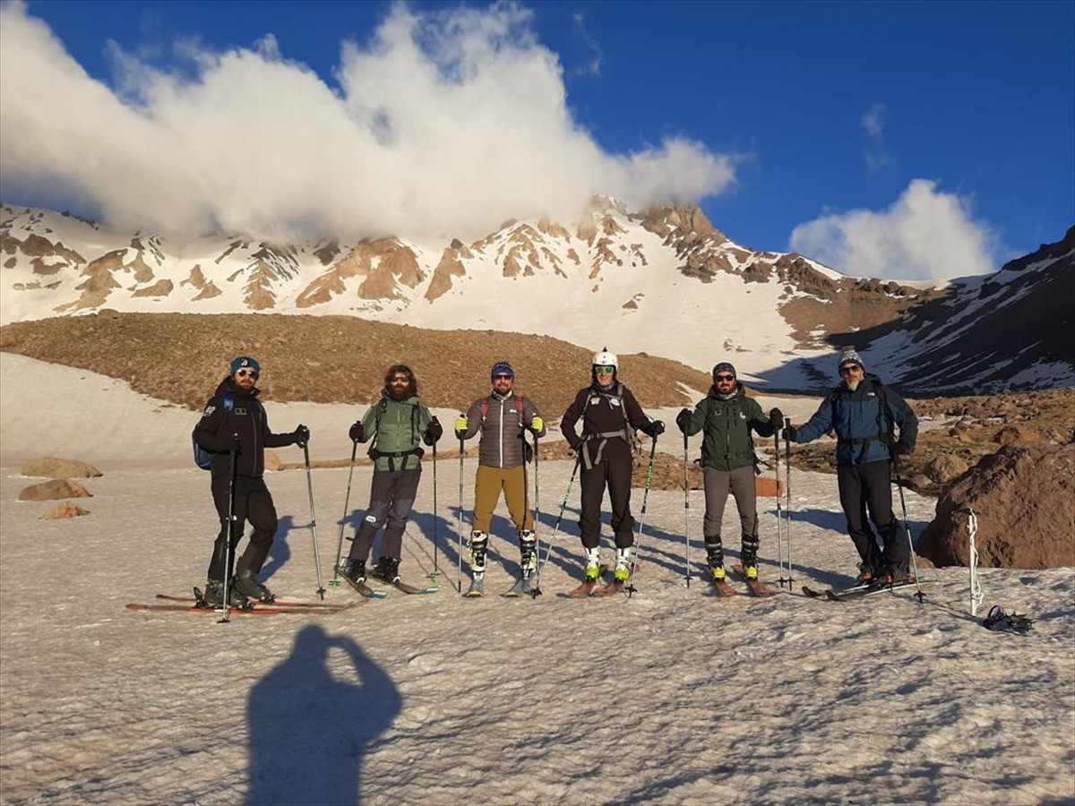 Erciyes’in zirvesinde mayıs ayında kayak keyfi - Resim : 1