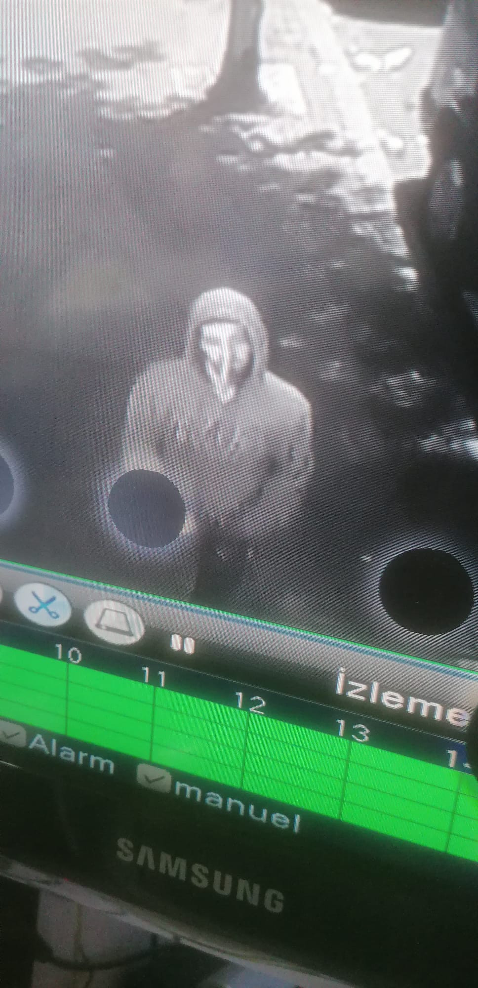 Küçükçekmece'de yoldan geçenleri rastgele bıçakladı - Resim : 2