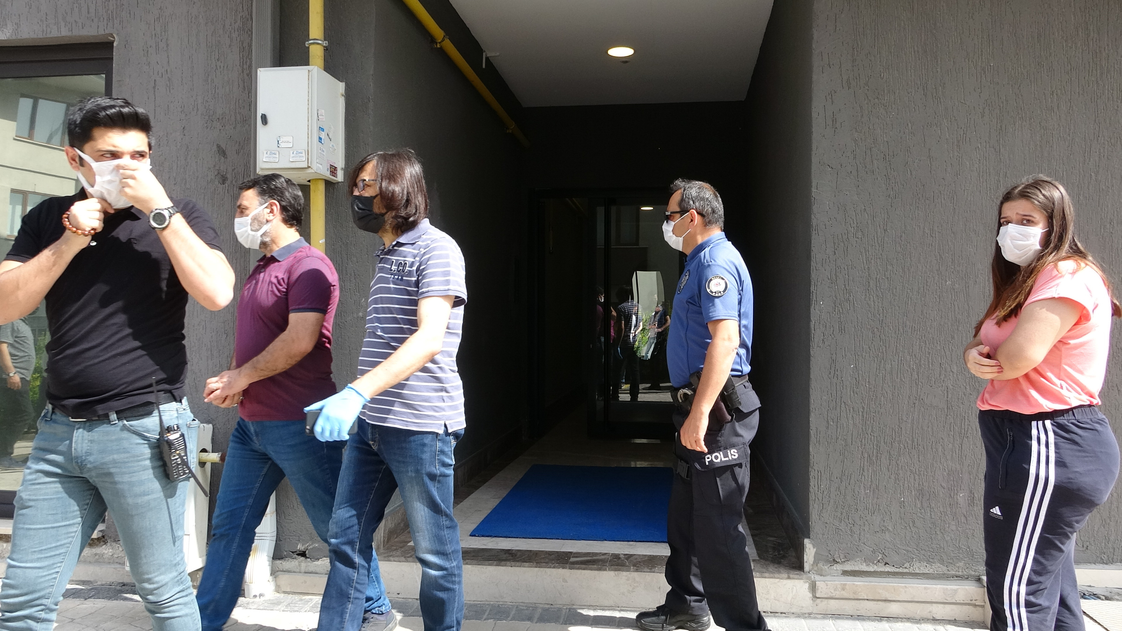 Kardeşini öldürdükten sonra intihar etti - Resim : 9