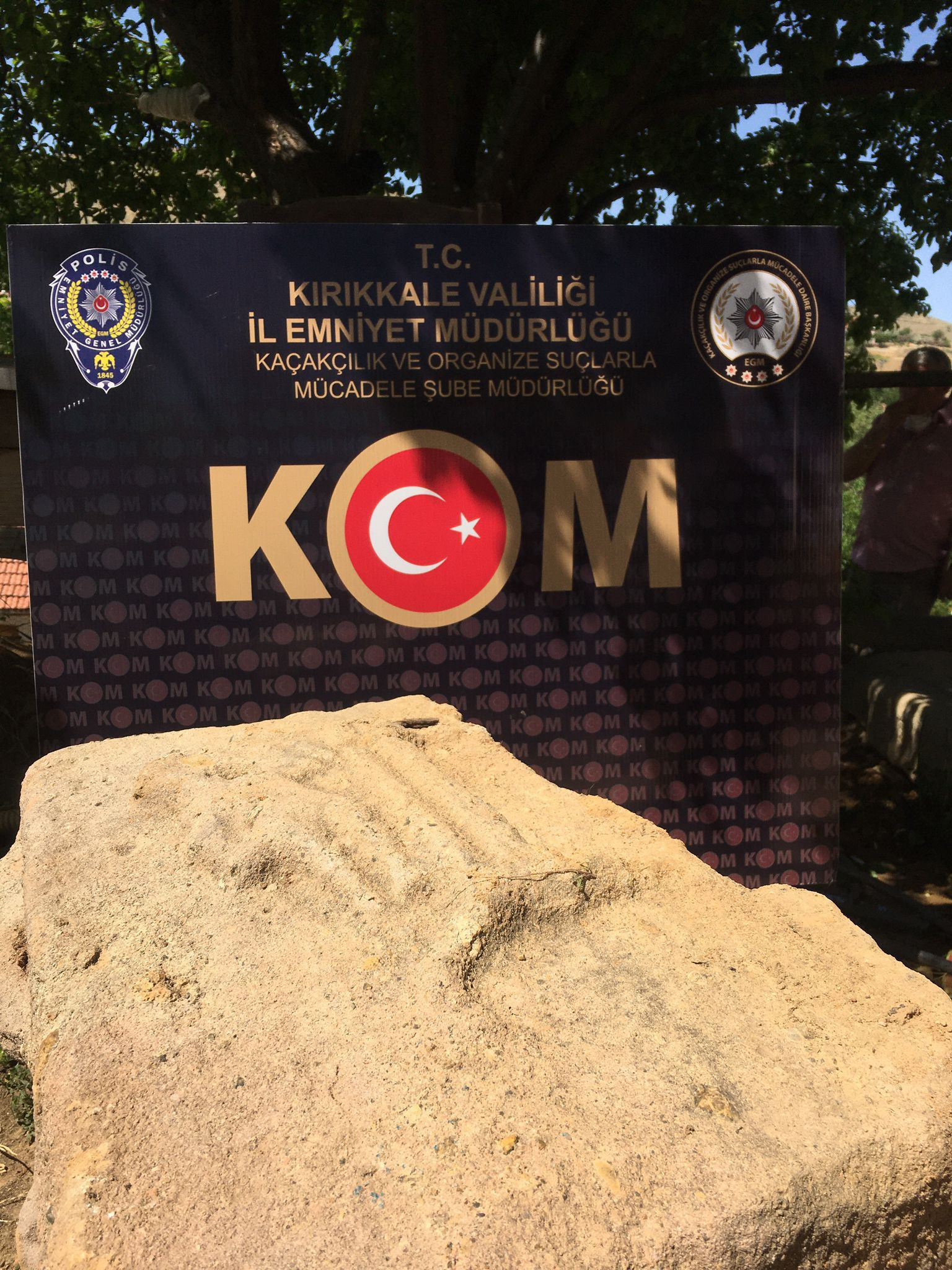 Ev basan polis lahit mezar buldu - Resim : 3