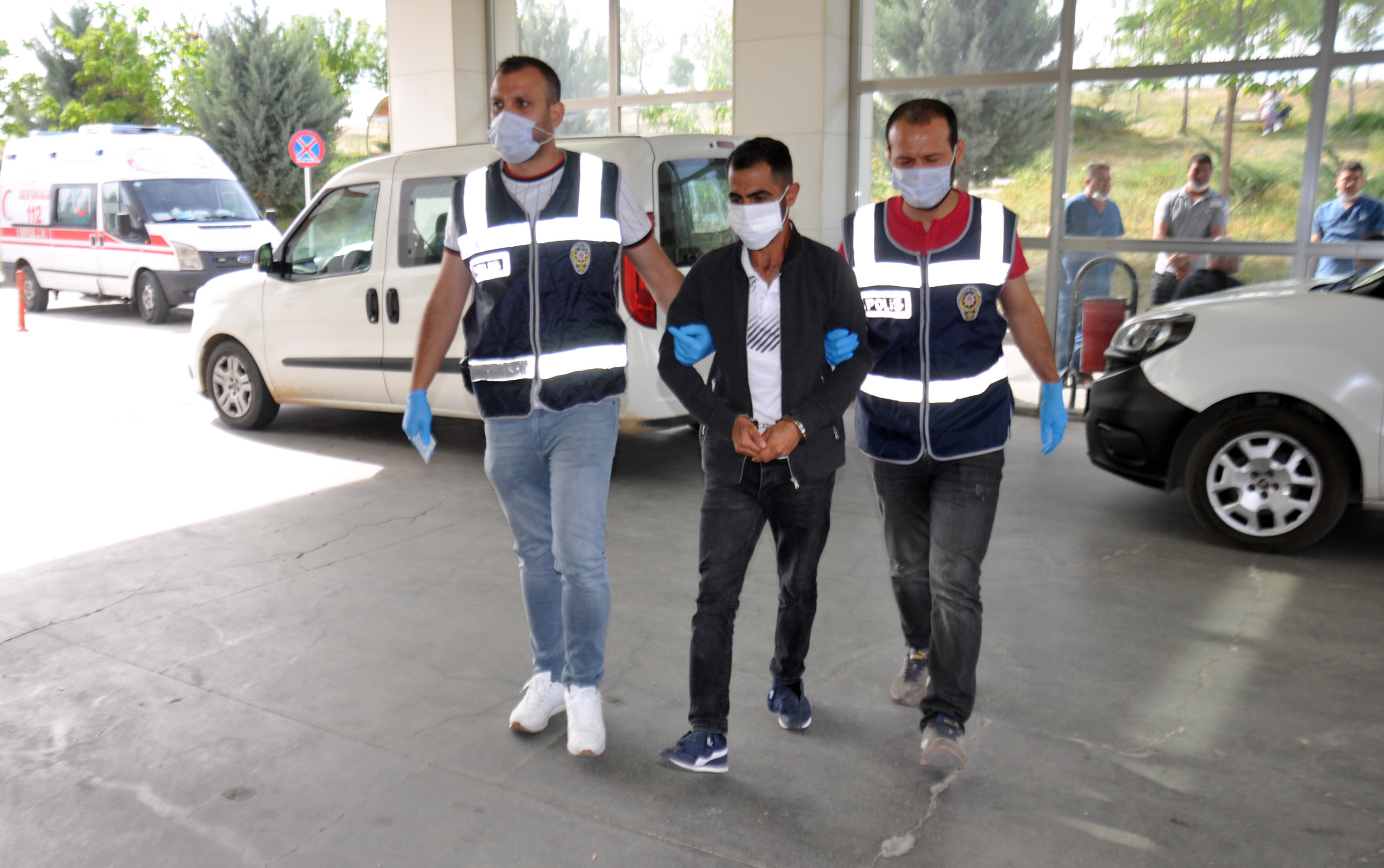 Sahte polisi gerçek polisler yakaladı - Resim : 2