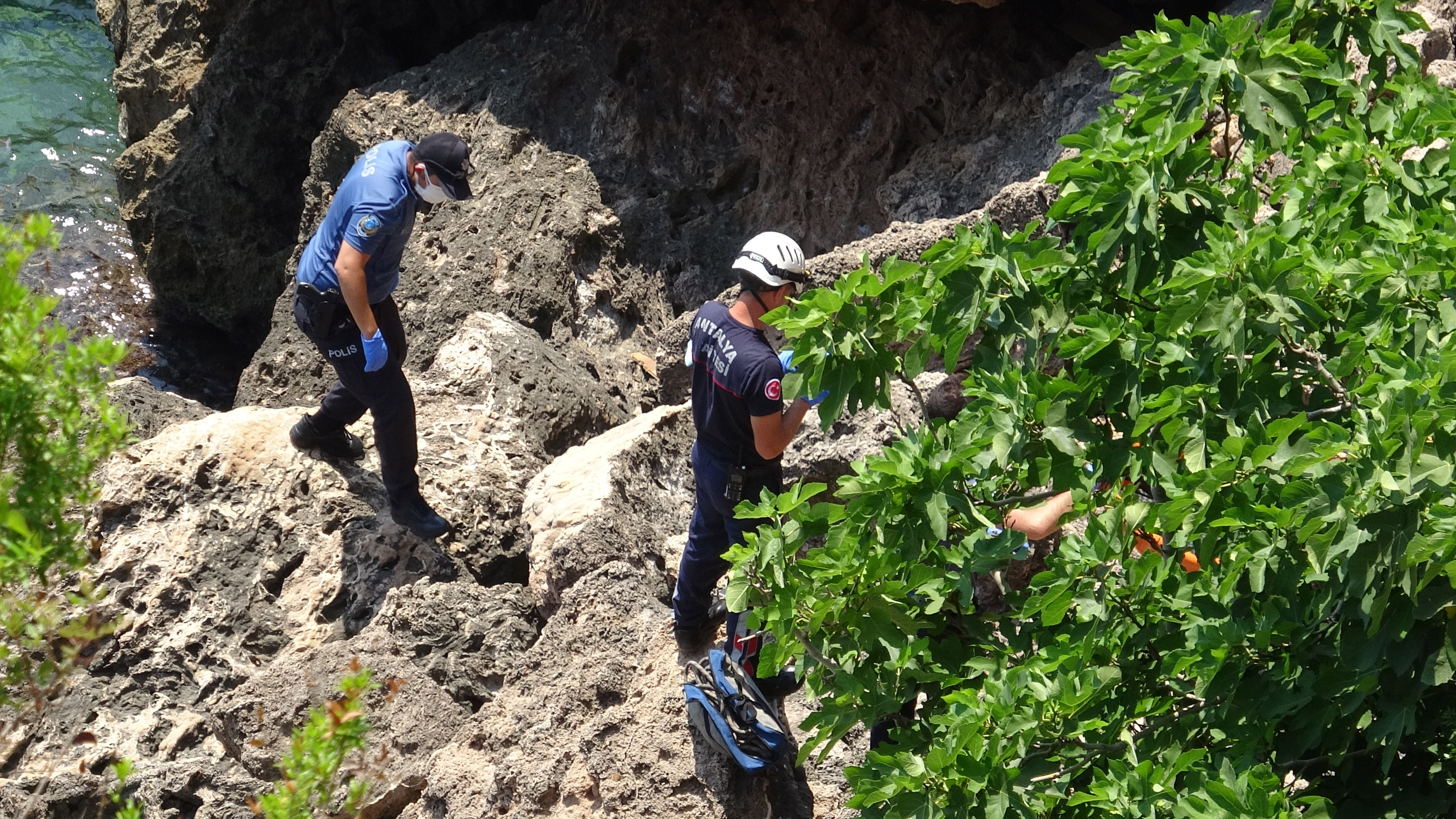 Falezlerde erkek cesedi bulundu - Resim : 4