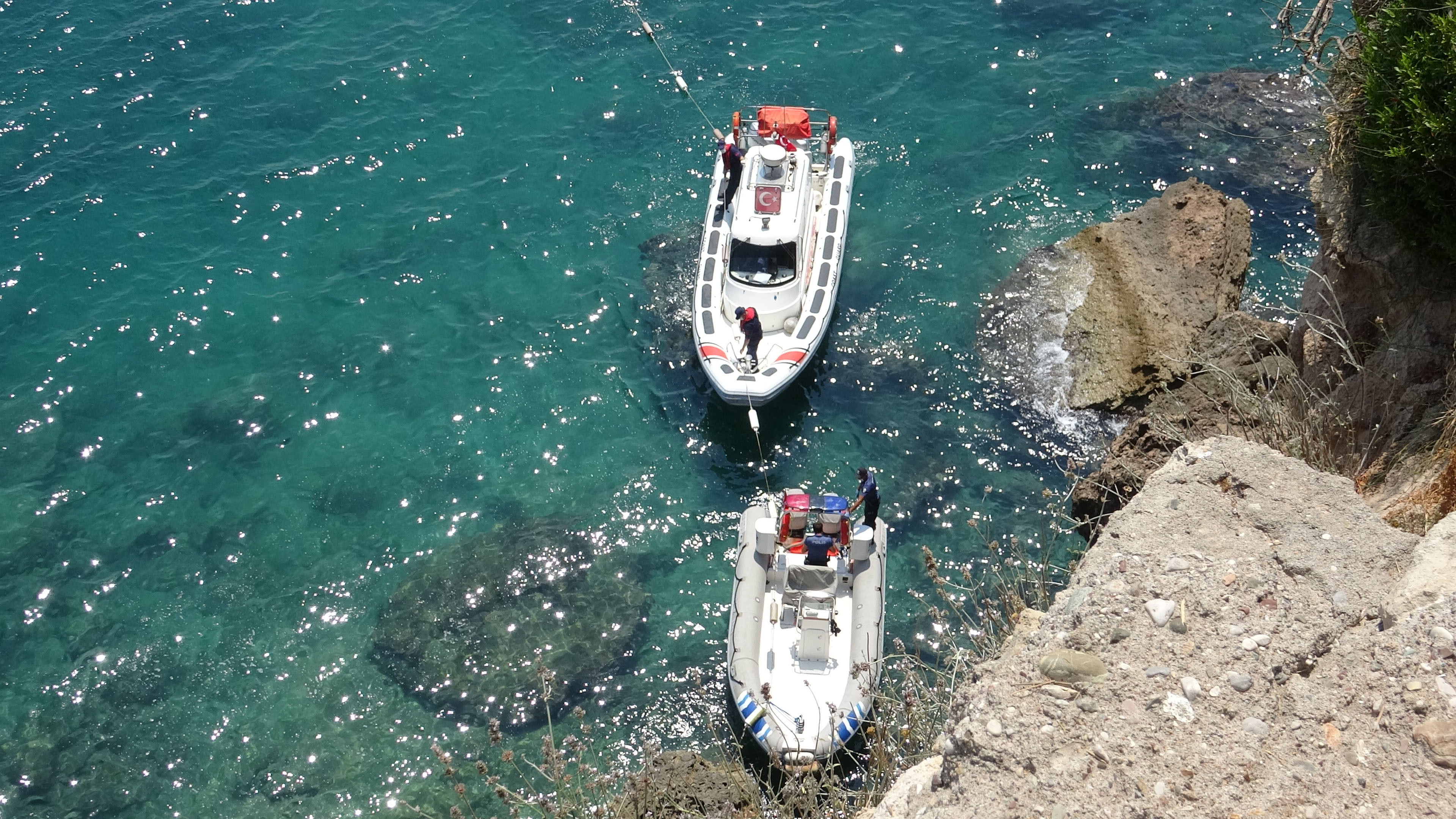 Falezlerde erkek cesedi bulundu - Resim : 5