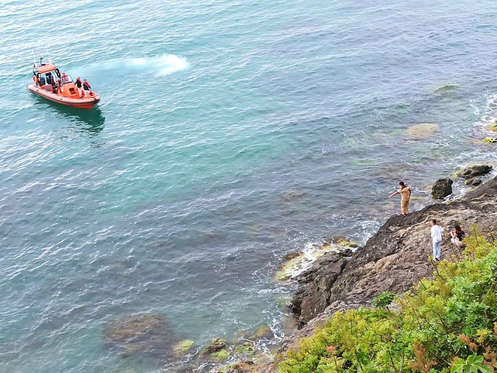 2 kadın kayalıklarda mahsur kaldı - Resim : 1