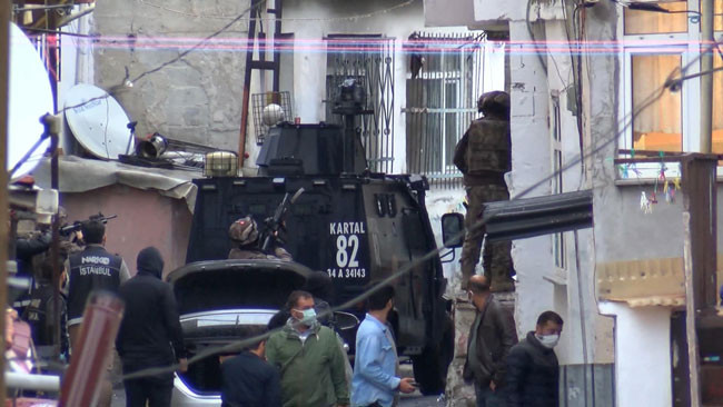 Beyoğlu'nda 30 adrese şafak baskını - Resim : 4