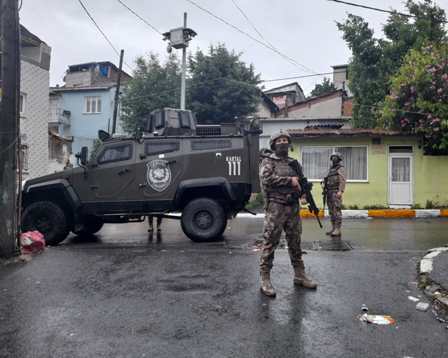 Beyoğlu'nda 30 adrese şafak baskını - Resim : 1