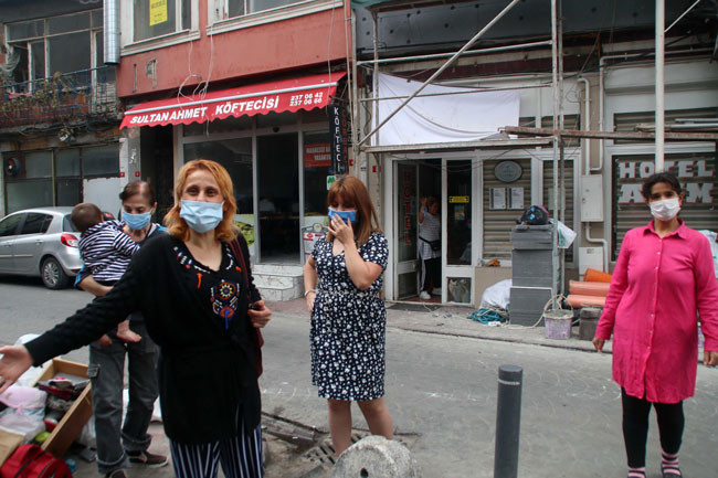 Otelden çıkarılanlar kalacak yer arıyor - Resim : 3