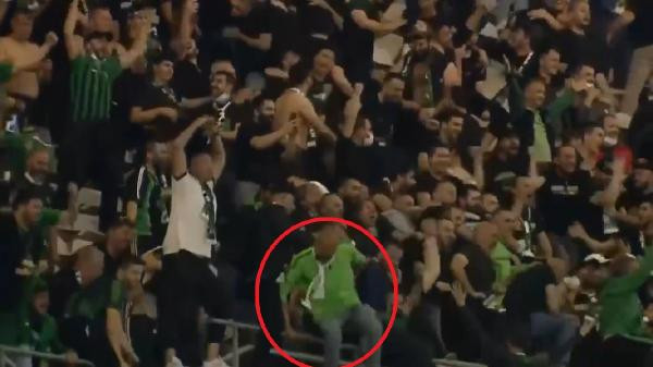 Gol sevinci tribünden atlattı - Resim : 3