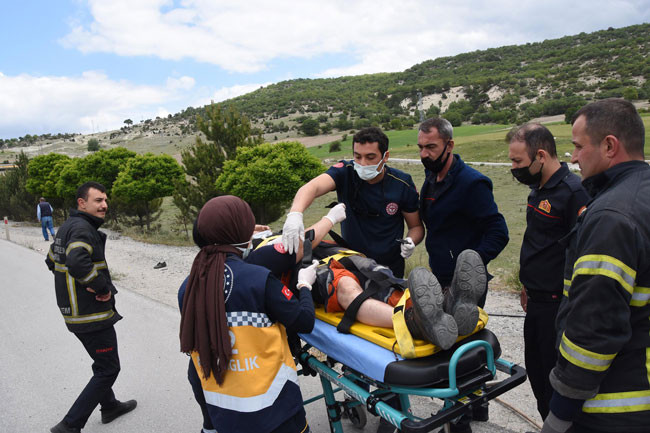 Minibüsün çarptığı Karayolları kamyoneti devrildi 2'si işçi 4 yaralı - Resim : 10