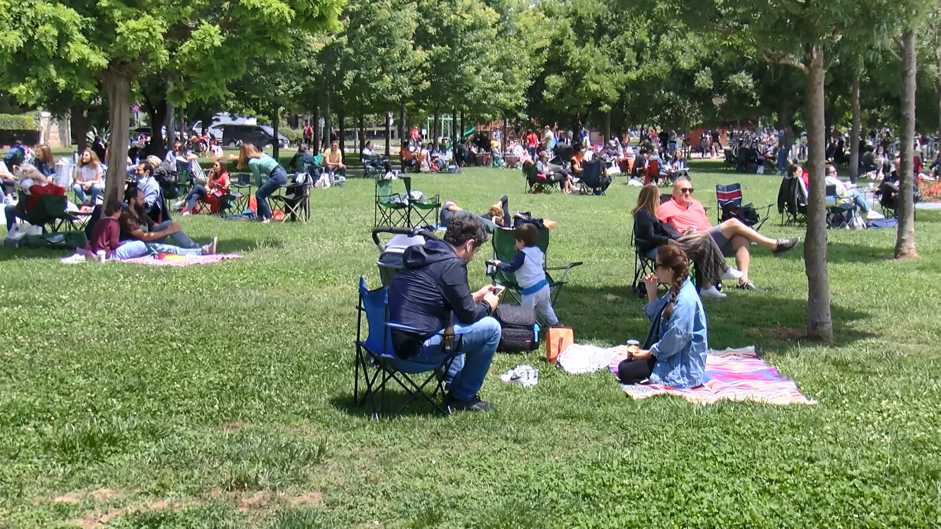 Yasaksız ilk cumartesi İstanbullular sahillere akın etti - Resim : 3