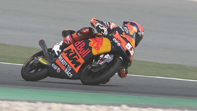 Deniz Öncü kariyerinde ilk kez podyuma çıktı - Resim : 3