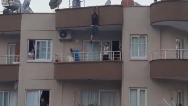 Ölümden kıl payı kurtuldu. Uzun süre asılı kaldı, kimse nedenini anlayamadı - Resim : 1