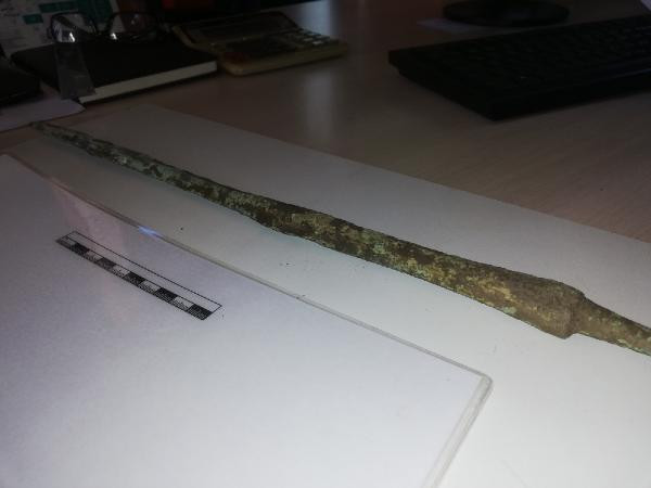 Dere kenarında tarihi mızrak ucu bulundu - Resim : 1