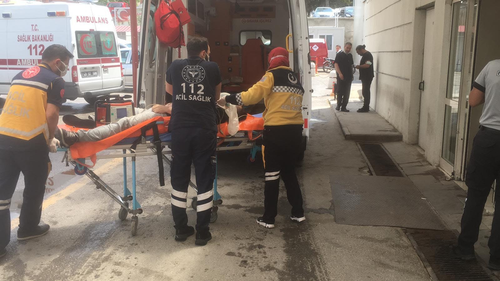 Parkta yürüyen talihsiz adamın üzerine yıldırım düştü - Resim : 3