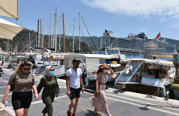 Yüzen Kasaba Marmaris'e demir attı - Resim : 4