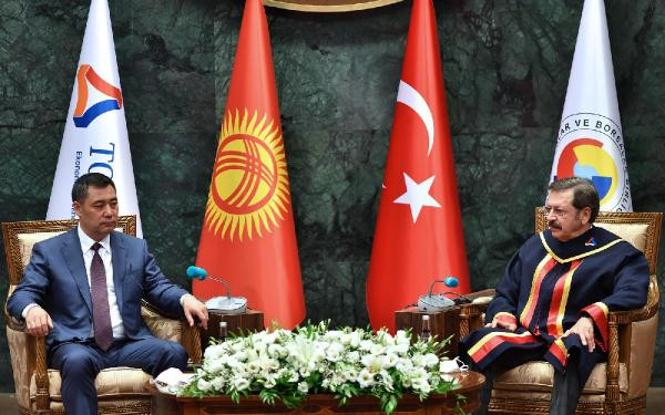 Kırgız Cumhuriyeti Cumhurbaşkanı'na fahri doktora - Resim : 2