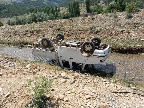 Kamyonet su kanalına düştü aynı aileden kişi 5 yaralandı - Resim : 3