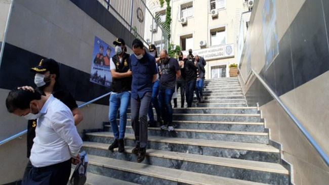 Zeytinburnu'nda iş insanına gasp dehşeti. 4 kilo altını çaldılar - Resim : 1