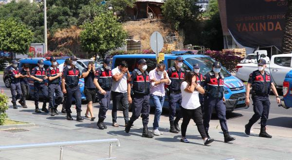 Alanya'da 16 kaçak göçmen ve 7 organizatör yakalandı - Resim : 1
