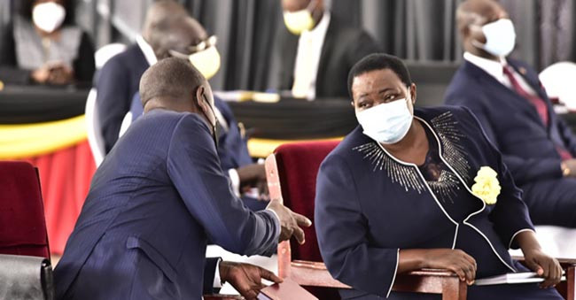 Uganda'da Devlet Başkan Yardımcılığına ve Başbakanlığa kadınlar atandı - Resim : 1