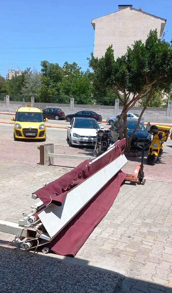 46 yaşındaki Özkan Görgülü, tentenin altında kalarak can verdi - Resim : 6