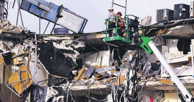 ABD'de çöken bina: Can kaybı 5'e yükseldi, 156 kişi kayıp - Resim : 4