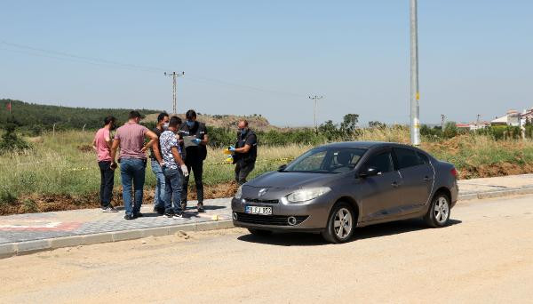 Kaldırımda başından vurulmuş olarak ölü bulundu - Resim : 3