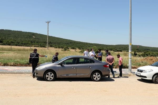 Kaldırımda başından vurulmuş olarak ölü bulundu - Resim : 4