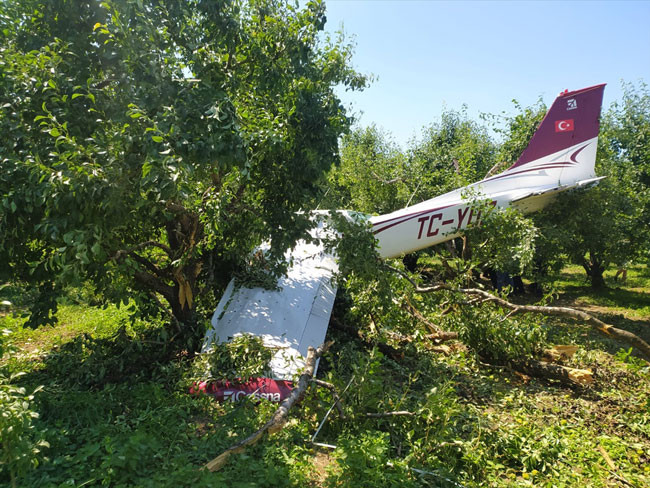 Pilotlar burunları kanamadan kurtuldu - Resim : 12