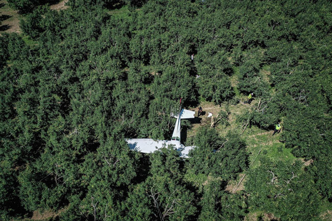 Pilotlar burunları kanamadan kurtuldu - Resim : 4