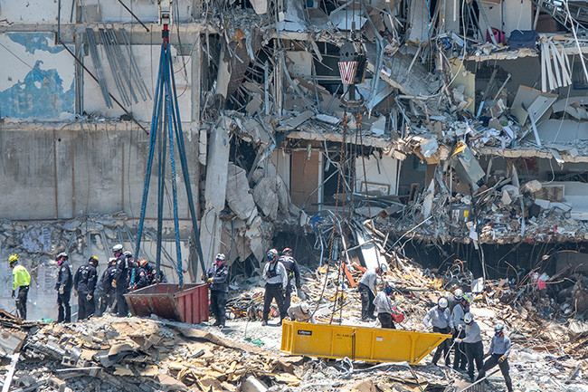 Miami'de çöken binada ölenlerin sayısı 11'e yükseldi - Resim : 5