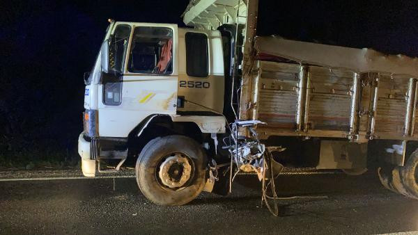 Minibüs ile kamyon çarpıştı 1 ölü 1 yaralı - Resim : 3