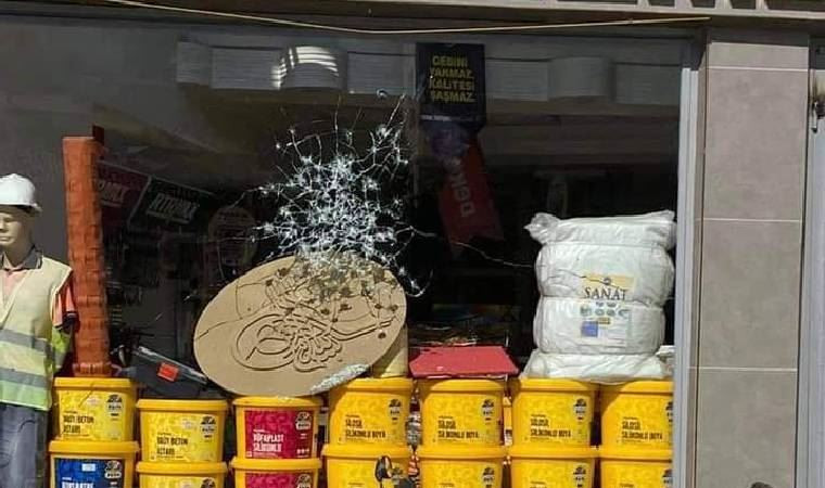 MHP'li başkana suç duyurusunda bulunan meclis üyesinin işyerini kurşunladılar - Resim : 1