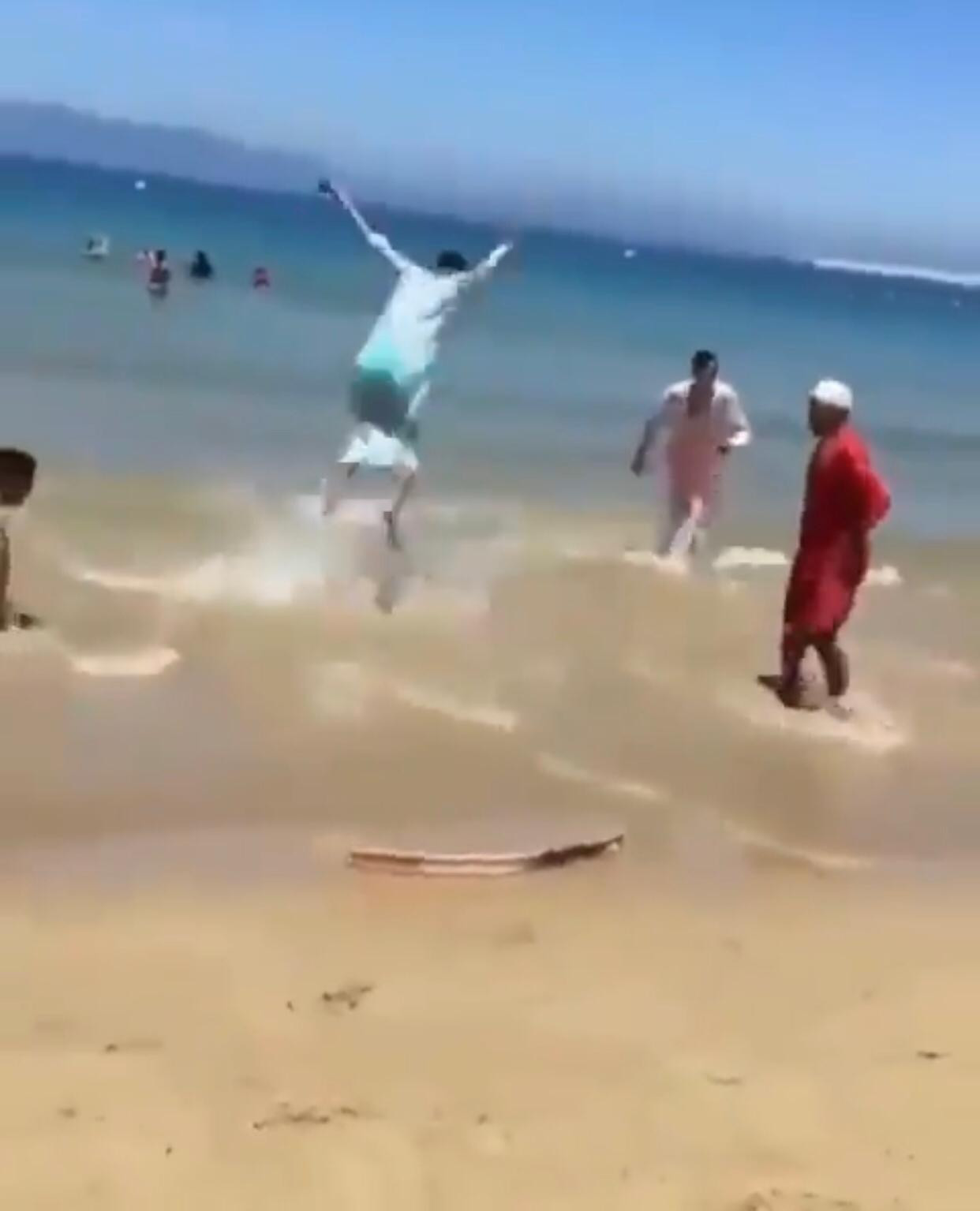 Araplar Antalya'da kıyıya vurdu - Resim : 2