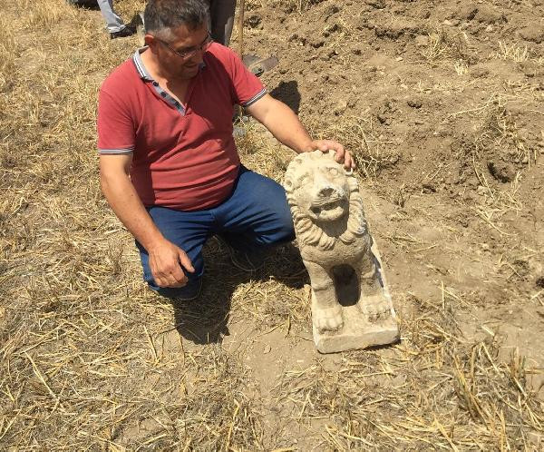 Çiftçinin pulluğuna takıldı tarlaya müze yetkilileri doldu - Resim : 3