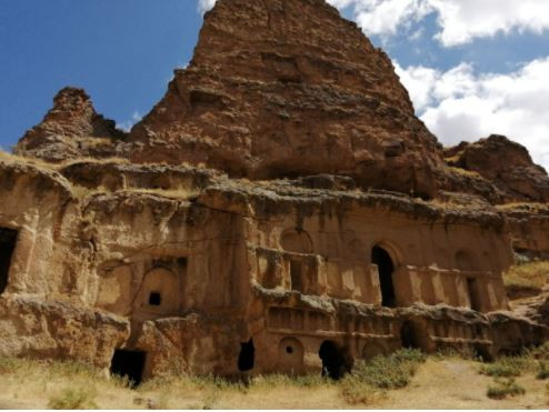 Bizans dönemine ait manastır sprey boya ile tahrip edildi - Resim : 2