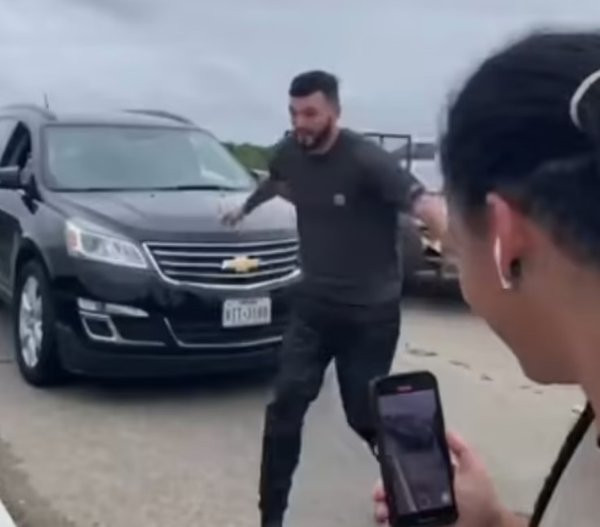 Metrelerce yüksekten timsah dolu nehre atladı - Resim : 5