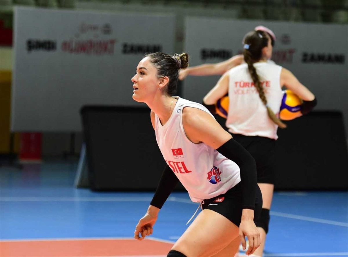 Milli voleybolcu Zehra Güneş: Çok iyi bir kamp süreci geçirdik - Resim : 1
