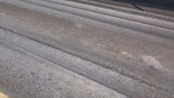 İstanbul'da metrobüs yolu sıcağa dayanamadı. Asfalt eridi - Resim : 2