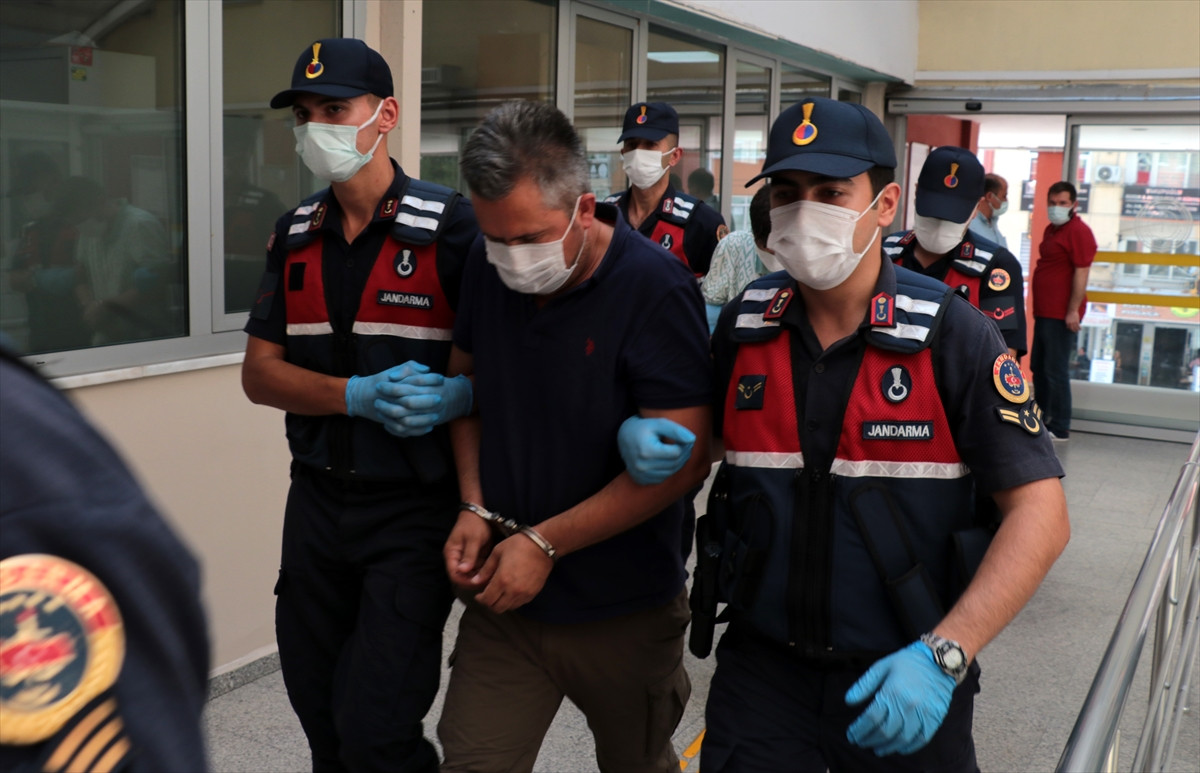 Yurt dışına kaçmaya çalışan 4 FETÖ şüphelisi yakalandı - Resim : 2