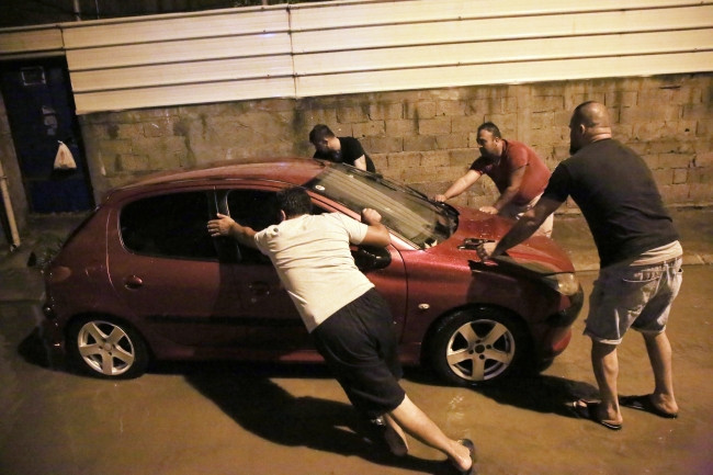 Mersin'de sağanak: Yollar göle döndü, araçlar mahsur kaldı - Resim : 3