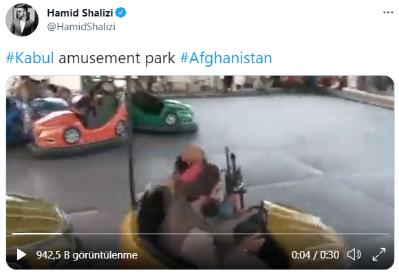 Taliban militanları silahlarla çarpışan arabaya bindi - Resim : 1