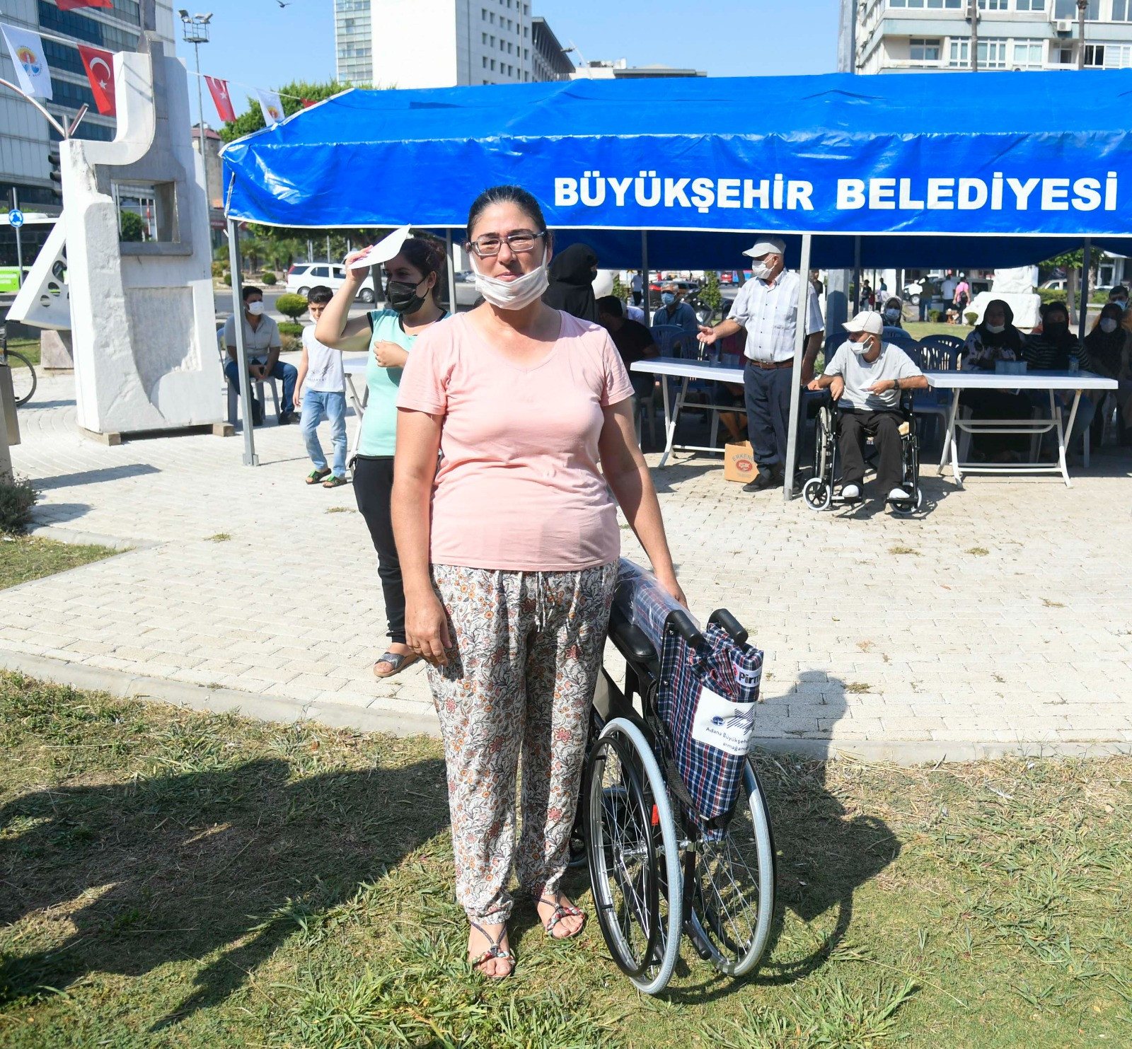 Zeydan Karalar engelli vatandaşları unutmadı - Resim : 7