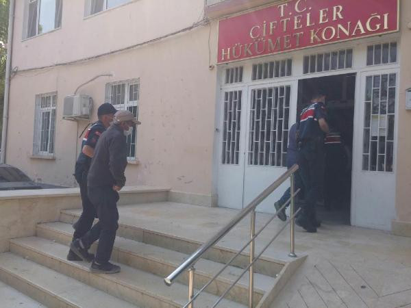 Eskişehir'de sit alanında define arayan 3 şüpheli suçüstü yakalandı - Resim : 1